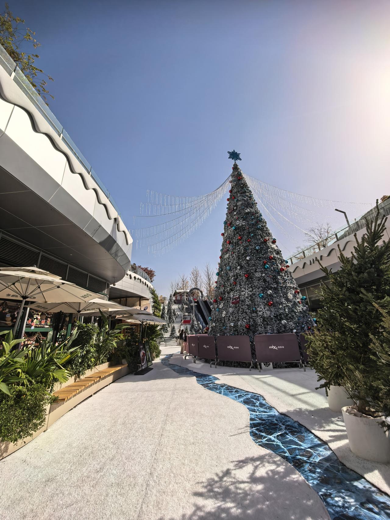 商场开始为圣诞购物季做准备了圣诞节快乐 吗？国内商场圣诞前购物宣传，是商业与文化