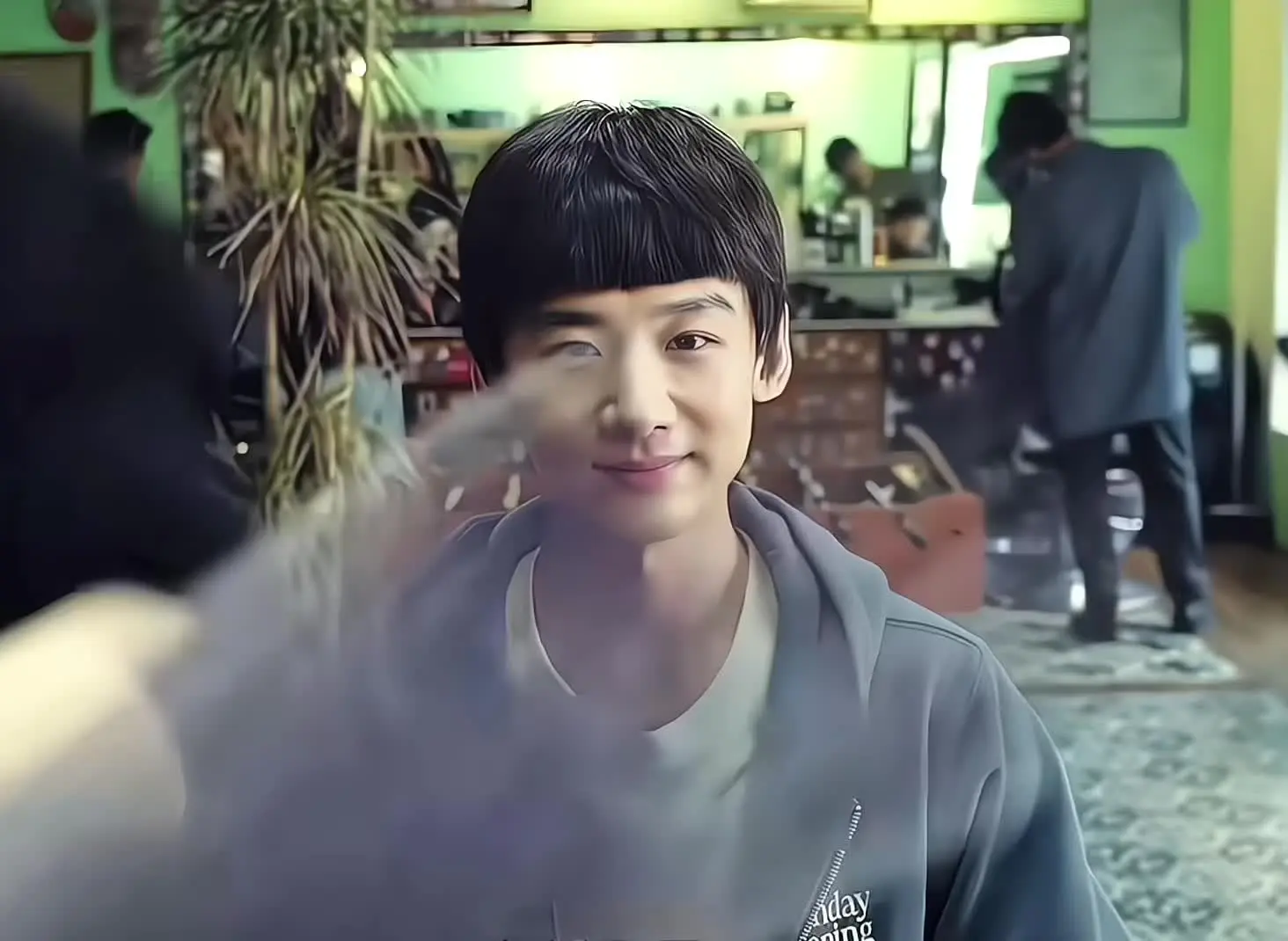 穿搭基础！发型就不基础！齐刘海这个萌哈哈哈笑死了