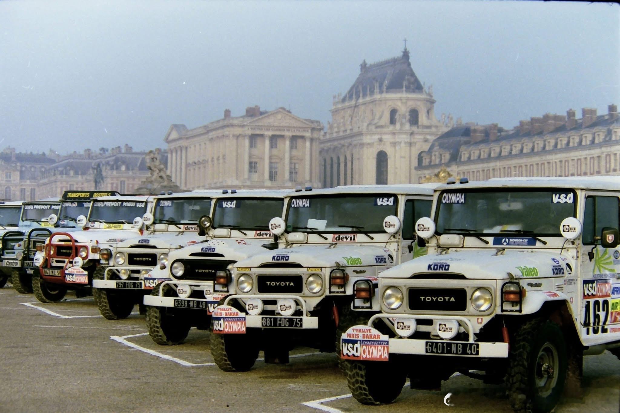 1984 年巴黎达喀尔的盛况，来看一下有多少你们熟悉的车型，有多少款越野车已成经