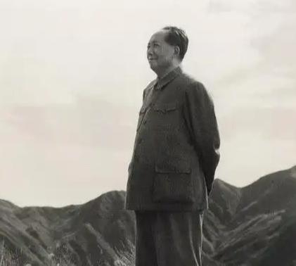 这两天看新闻真是后背发凉——伊朗乱成一锅粥，委内瑞拉被按着摩擦。突然就懂了毛主席