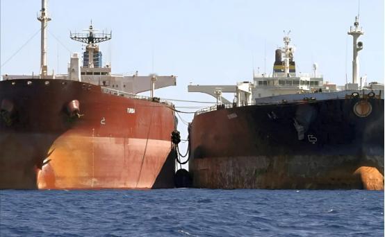 美国封锁海峡第一天失败了！
 
4月14日，据路透社的消息称，在特朗普宣布封锁霍