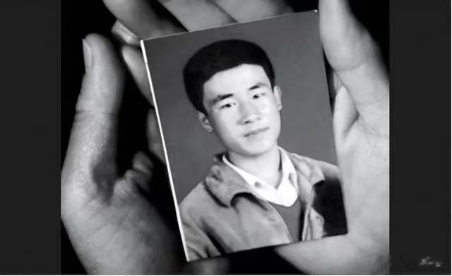 “是辩护律师杀死了呼格吉勒图！”1996年，内蒙18岁男孩因一场冤案被判死刑，当