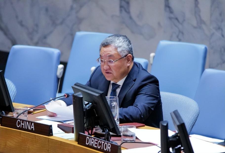 联合国安理会，凌晨一点，美国代表突然暴起，指着中国鼻子开骂！全场一秒凝固，但下一