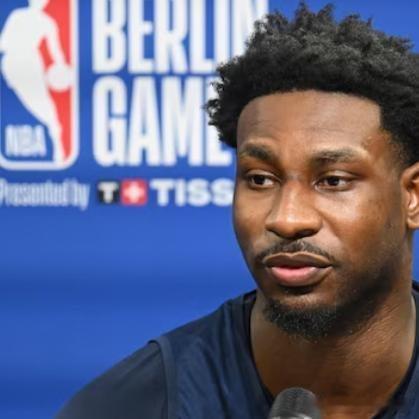 《NBA交易截止日逼近！10大最可能被交易球星曝光，字母哥仍是最大悬念》随着特雷