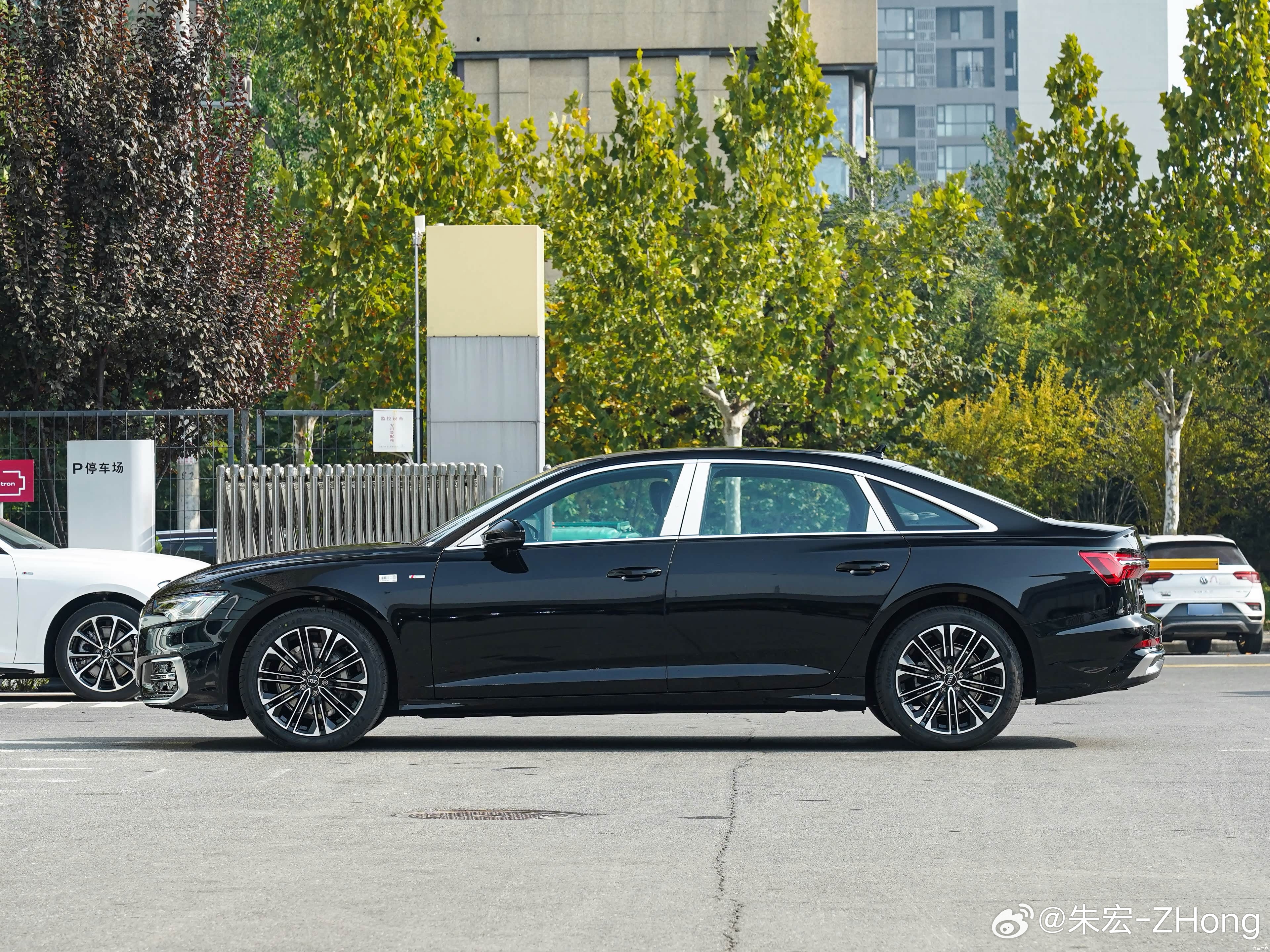 老款奥迪 26款A6 40TFSI  黑黑指导价427900单台北京在途2640