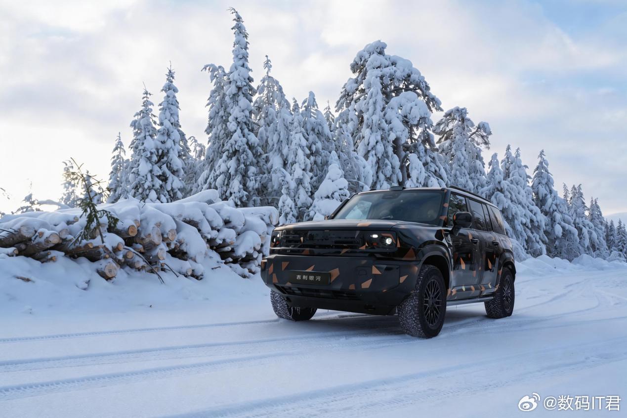 去年上海车展首发的吉利银河战舰原型车，那个“东方醒狮”前脸配上硬核“方盒子”造型