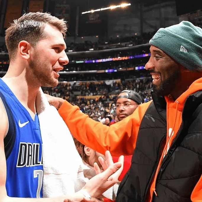 【珍妮-巴斯：我与东契奇的情谊深厚，科比定会为之欢腾🎉】湖人老板珍妮-巴斯在近