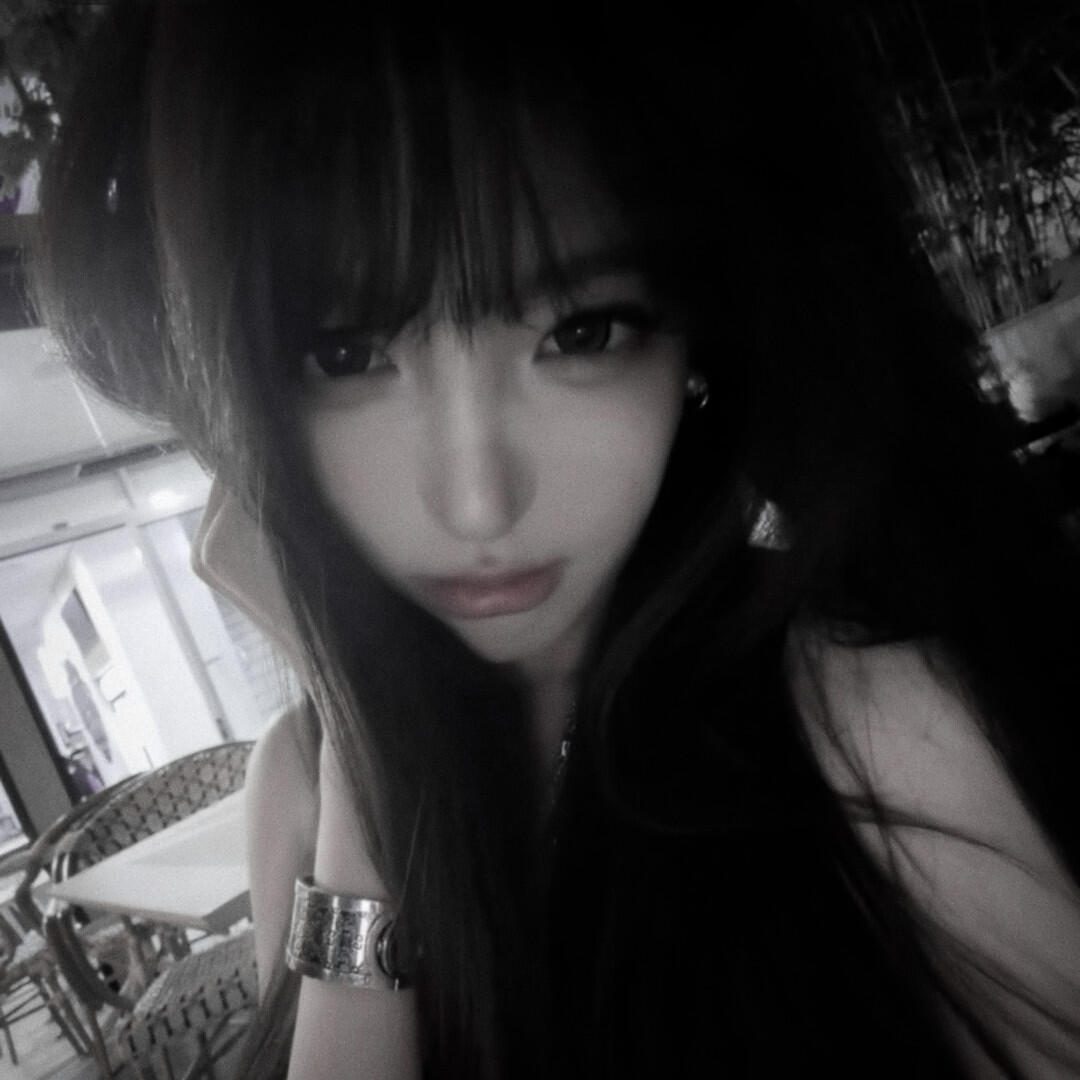 黑色系女头｜女生头像｜𝓕𝓪𝓵𝓵 𝓲𝓷 𝓫𝓵𝓪𝓬𝓴 ˚⁺🖤
