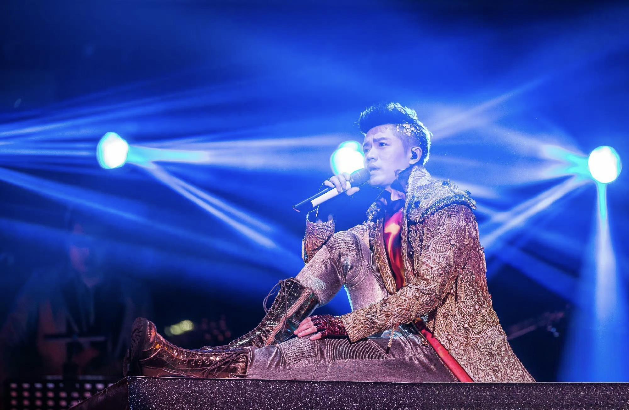 追梦的路上谁曾容易过？！ ，就不要贬低他们今天的成绩！