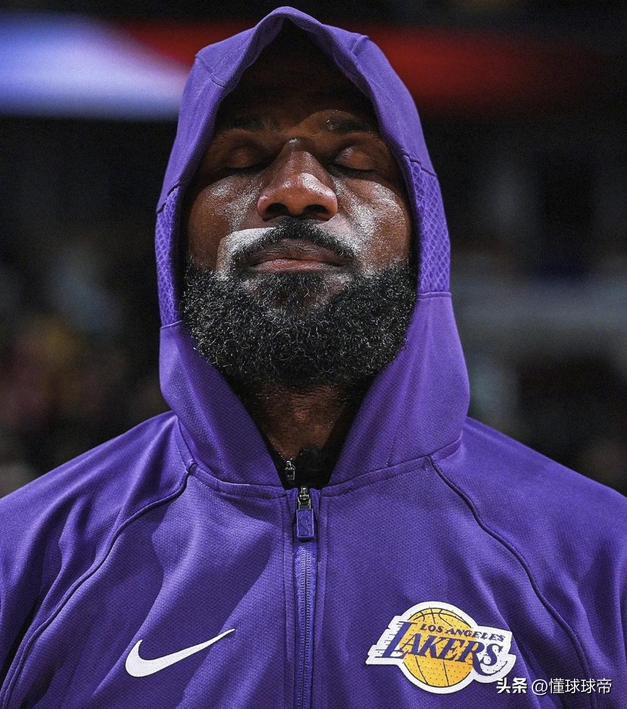 詹姆斯是不是忘记自己已经41岁了？半场8投8中爆砍18分！

在今天湖人与火箭的