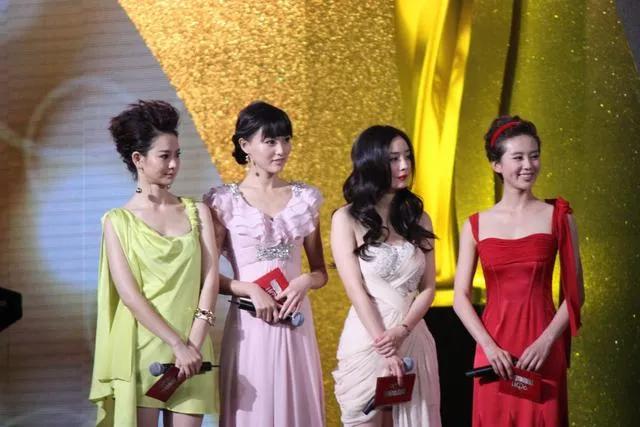 杨幂这会真输麻了，是发型问题？是个头问题？还是气质问题？