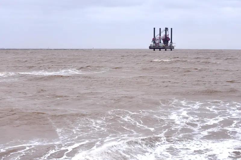 盐城海事局发布航行警告，11月17日至19日，黄海中部部分海域要连续3天实弹射击