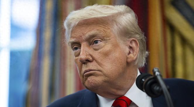 欧洲真是太怂了！特朗普撕破脸皮了，准备借突袭委内瑞拉的地缘政治势头，一鼓作气拿下