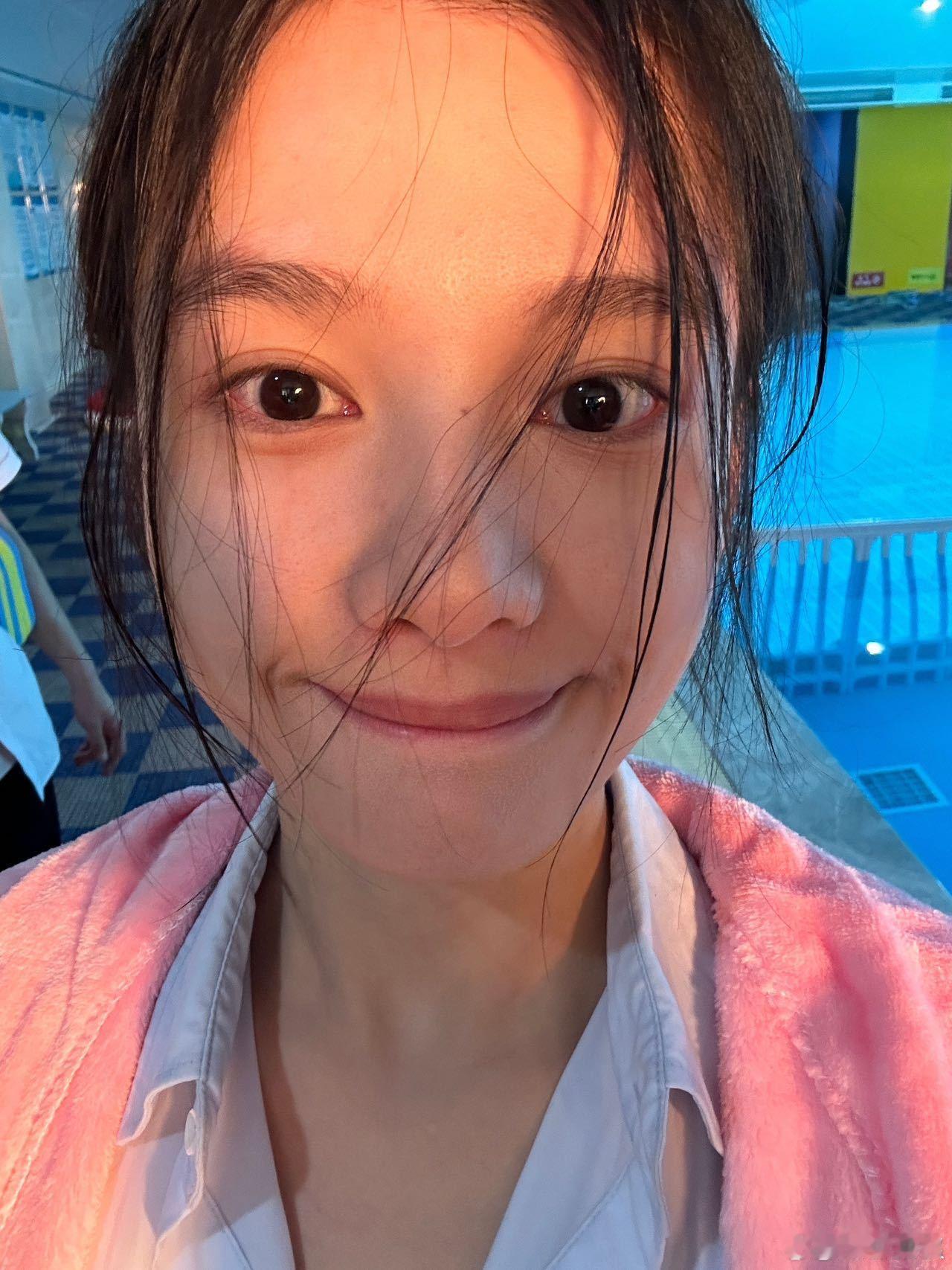 张婧仪野狗骨头片场plog  会为每个角色都认真营业的小女孩一枚啊！剧粉看到这些