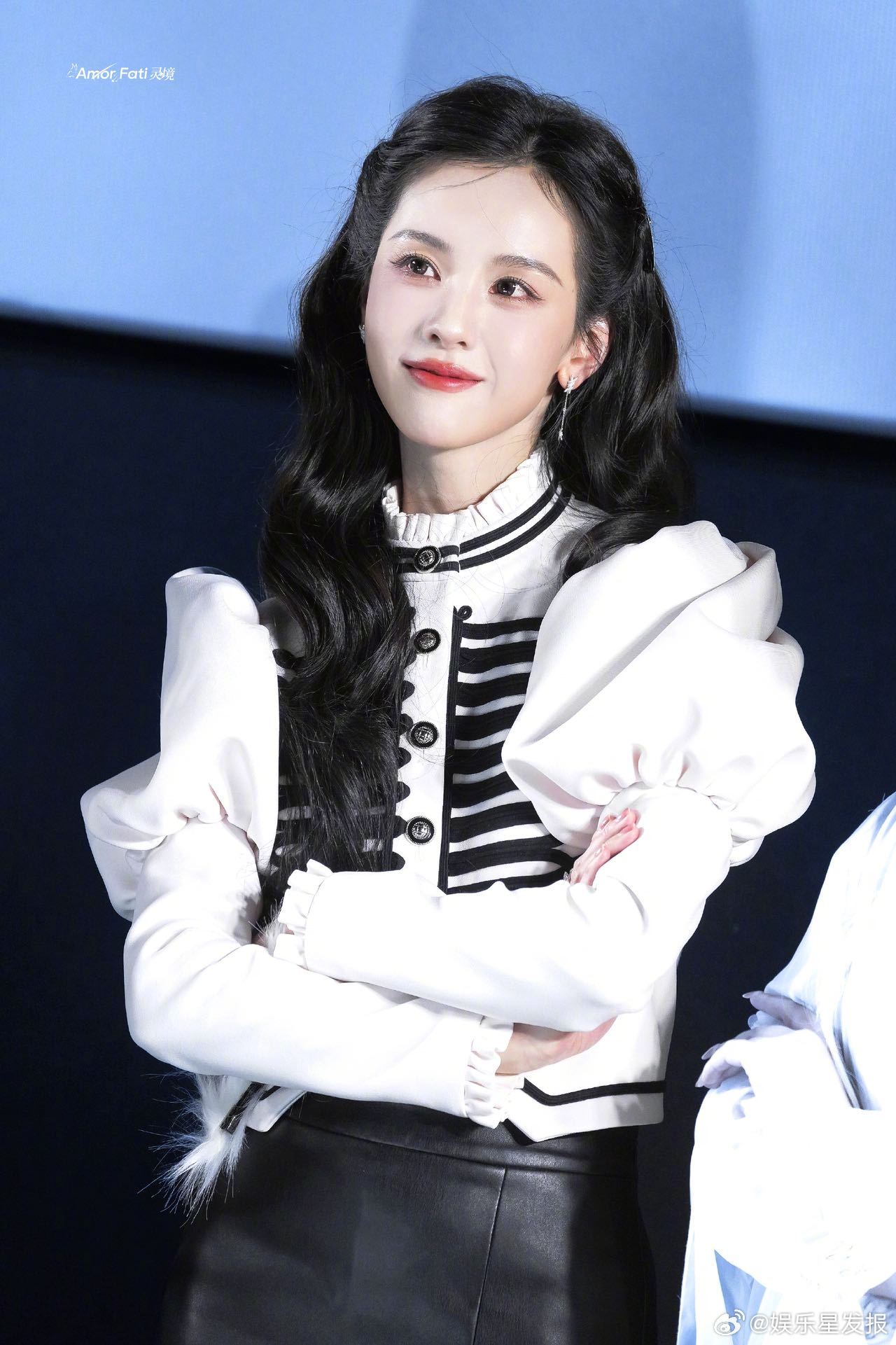 陈都灵骑士公主装 今天的如此之美萌，公主头加上骑士装，是公主又是王子，小巧思被我