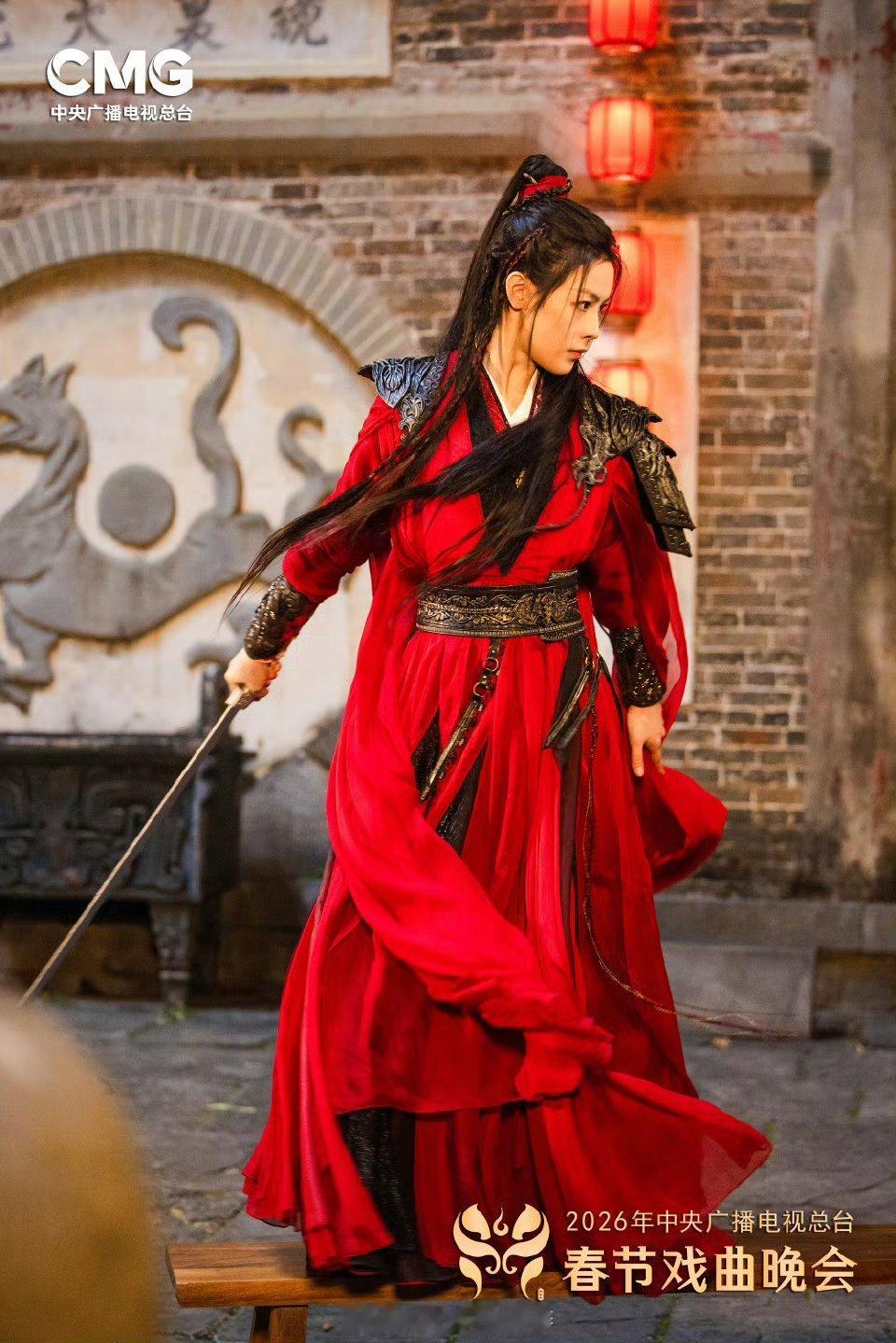 陈丽君超飒红衣少侠陈丽君的红衣少侠太飒了，眉眼间全是侠气，一招一式干净利落，真的