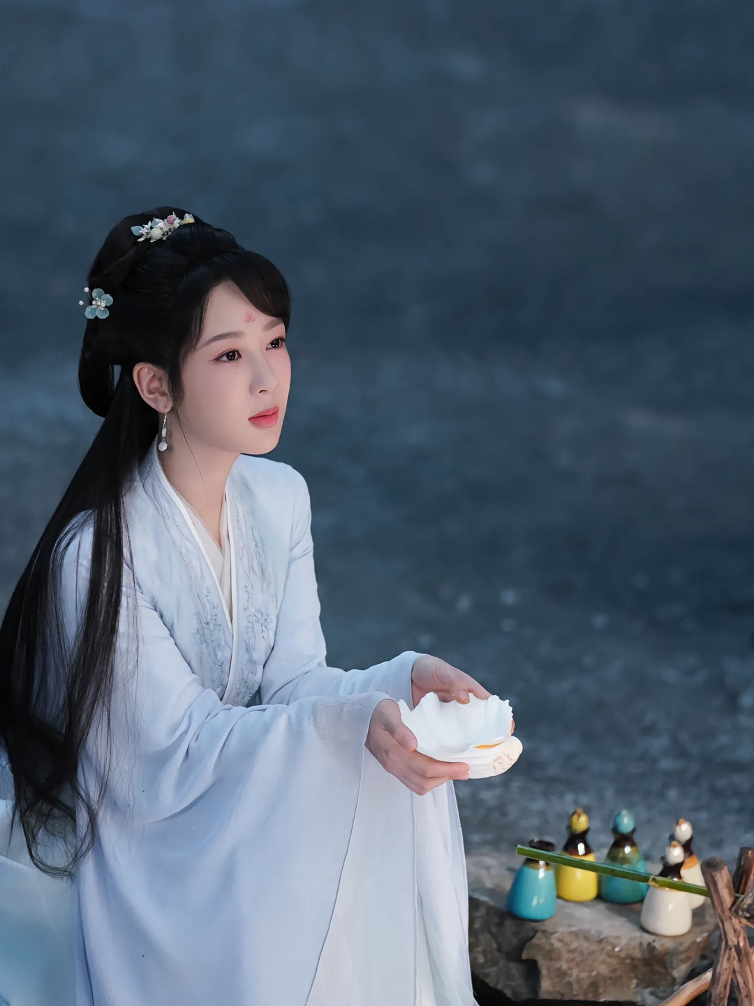 #长相思第二季是不是快来了#这个热搜话题里说主角里面xx演技不好，还差点意思，要