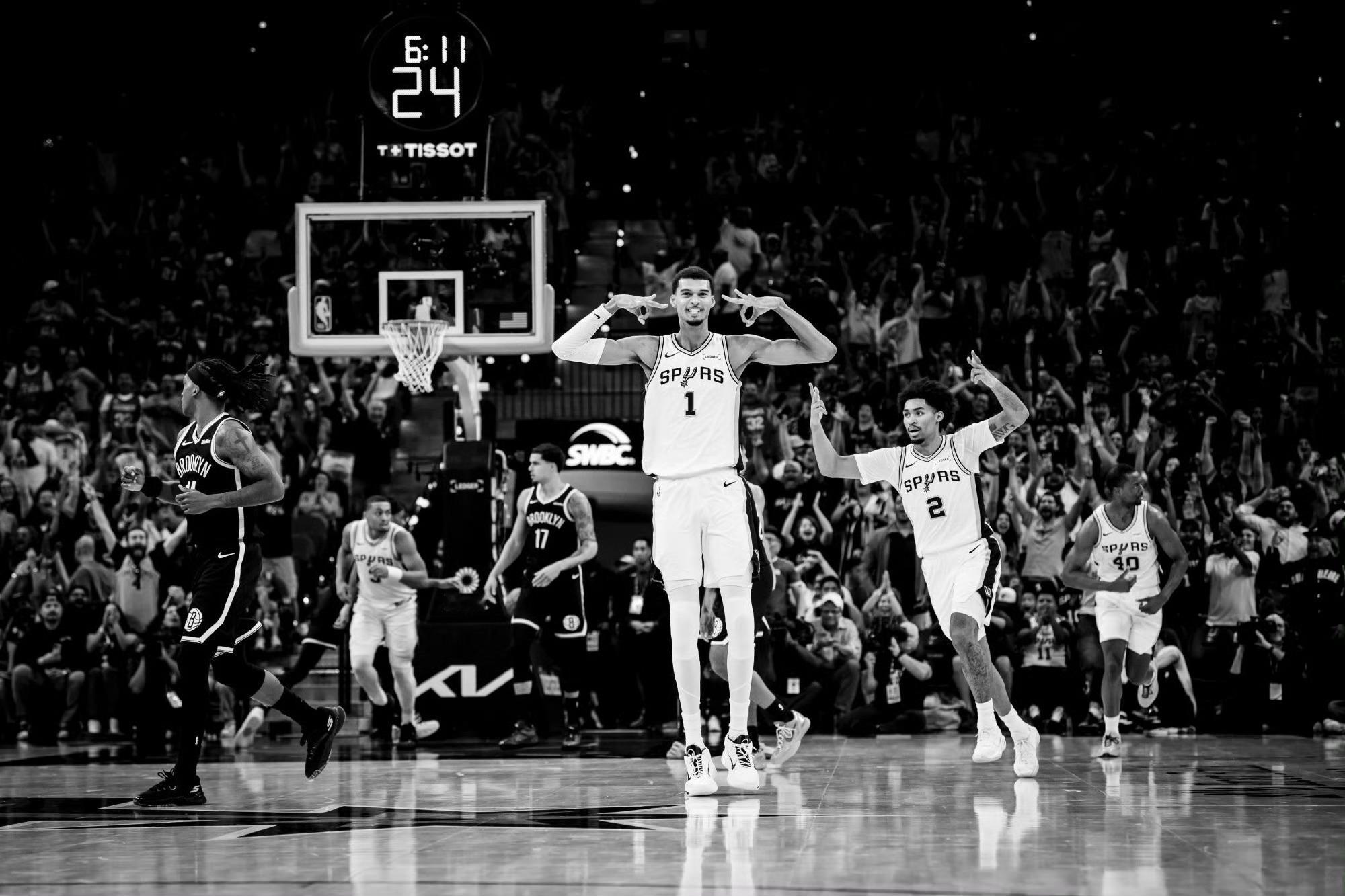 美媒The Lead列出了一项防守数据统计，本赛季文班防守对位球员时 ，对手命中