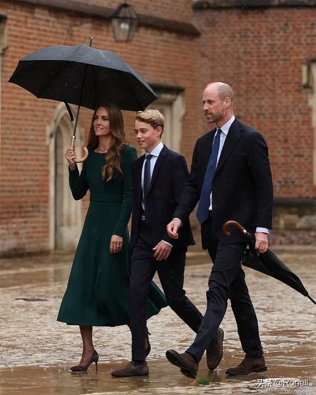 英国王室乔治王子上中学了！
刚刚，英国王室最新晒出乔治王子第一天到伊顿公学入学报