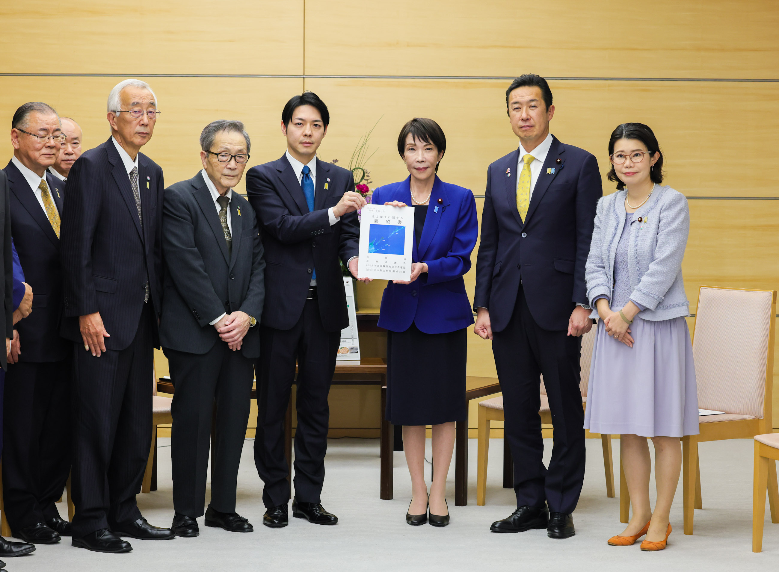 高市早苗被爆花8384万日元仍惨败 高市早苗这是要全面开花啊，又在北方四岛问题上