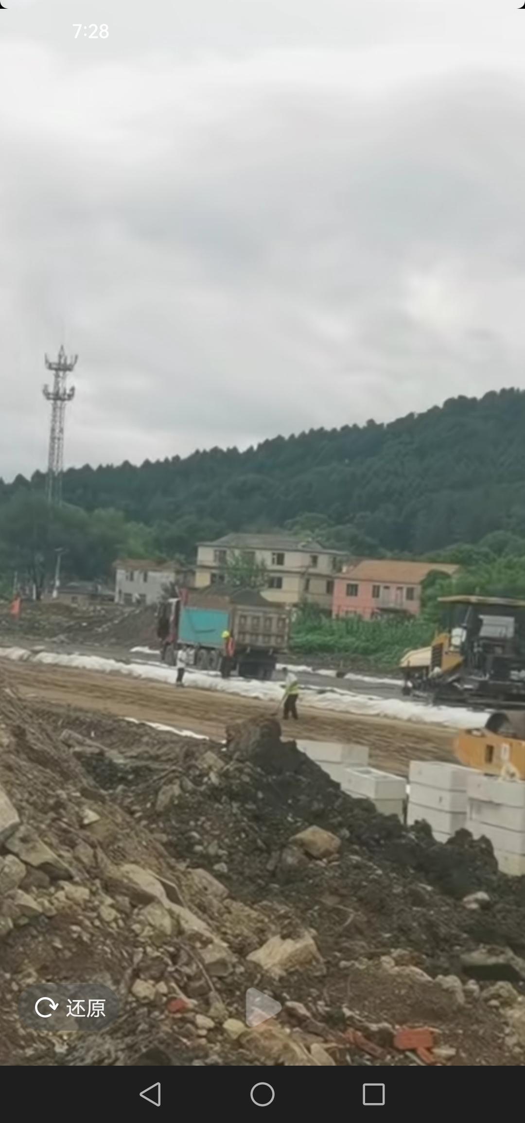 吉林市新城大路工程项目推进极为迅速，现已进入安装路面基石的阶段，期待早日竣工。