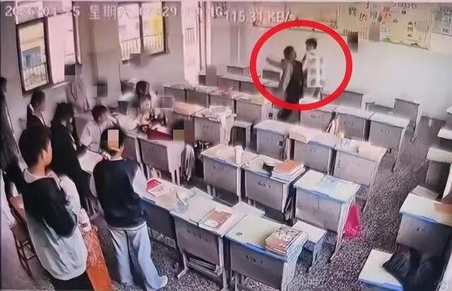 8 月 14 日消息，山东菏泽鲁西新区一起教师错认当事人致学生权益受损的事件，受
