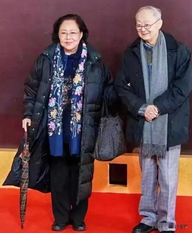 八十多岁的斯琴高娃依然风姿绰约，她当年在影视剧中扮演的许多角色还沥沥在目，她的演