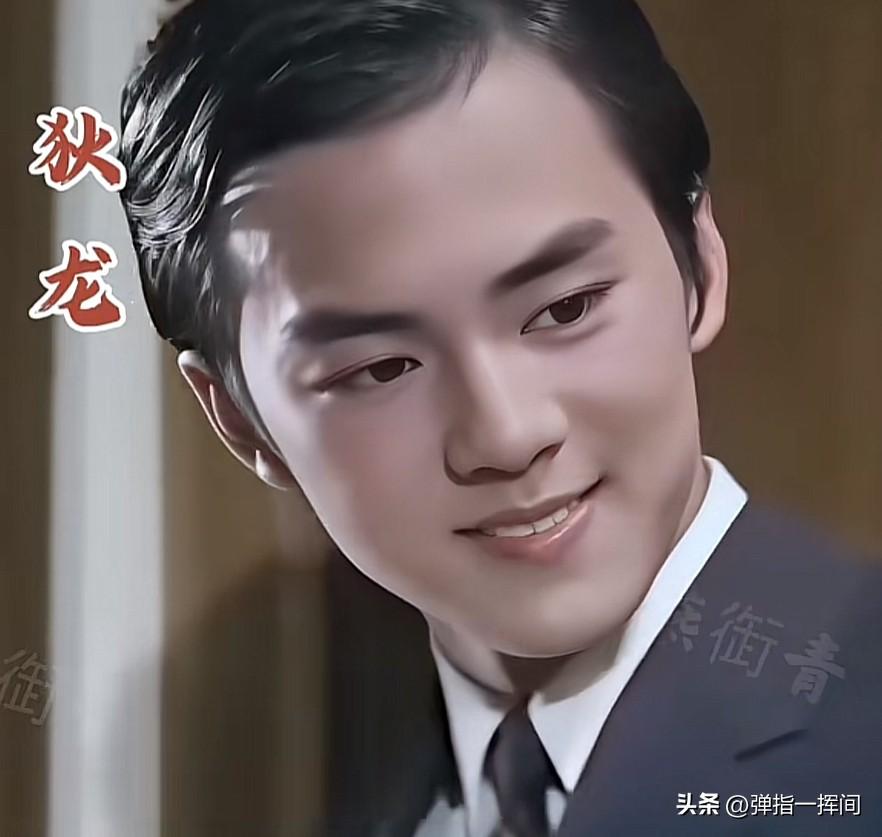 不只古装惊艳
18位老牌男神脱下戏服
谁戳中你的青春

我们总沉醉于他们古装扮相