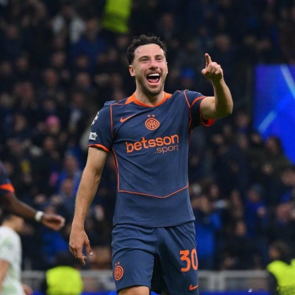 这场比赛国米的表现肯定很难让球迷们满意 防守端失误 进攻端浪费机会 看得人真上火