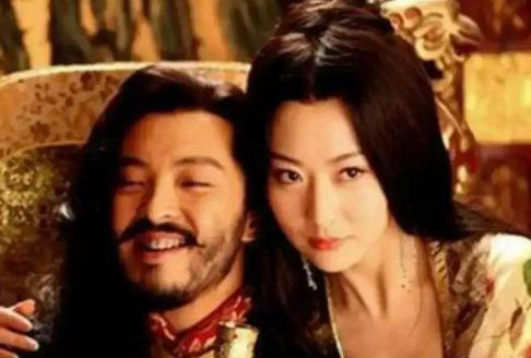 公元630年，李靖生擒隋炀帝杨广之妻萧皇后，杀气腾腾地问道：“你是否投降？否则将