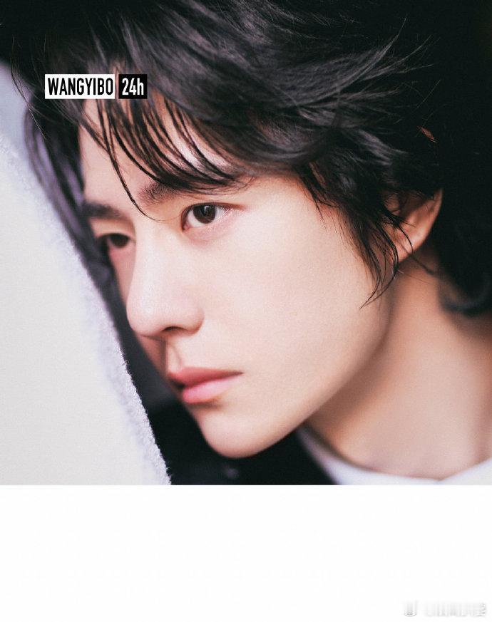 此男帅的真太权威了[awsl]长卷发造型再加一身牛仔🤠休闲look，搭配珍珠项