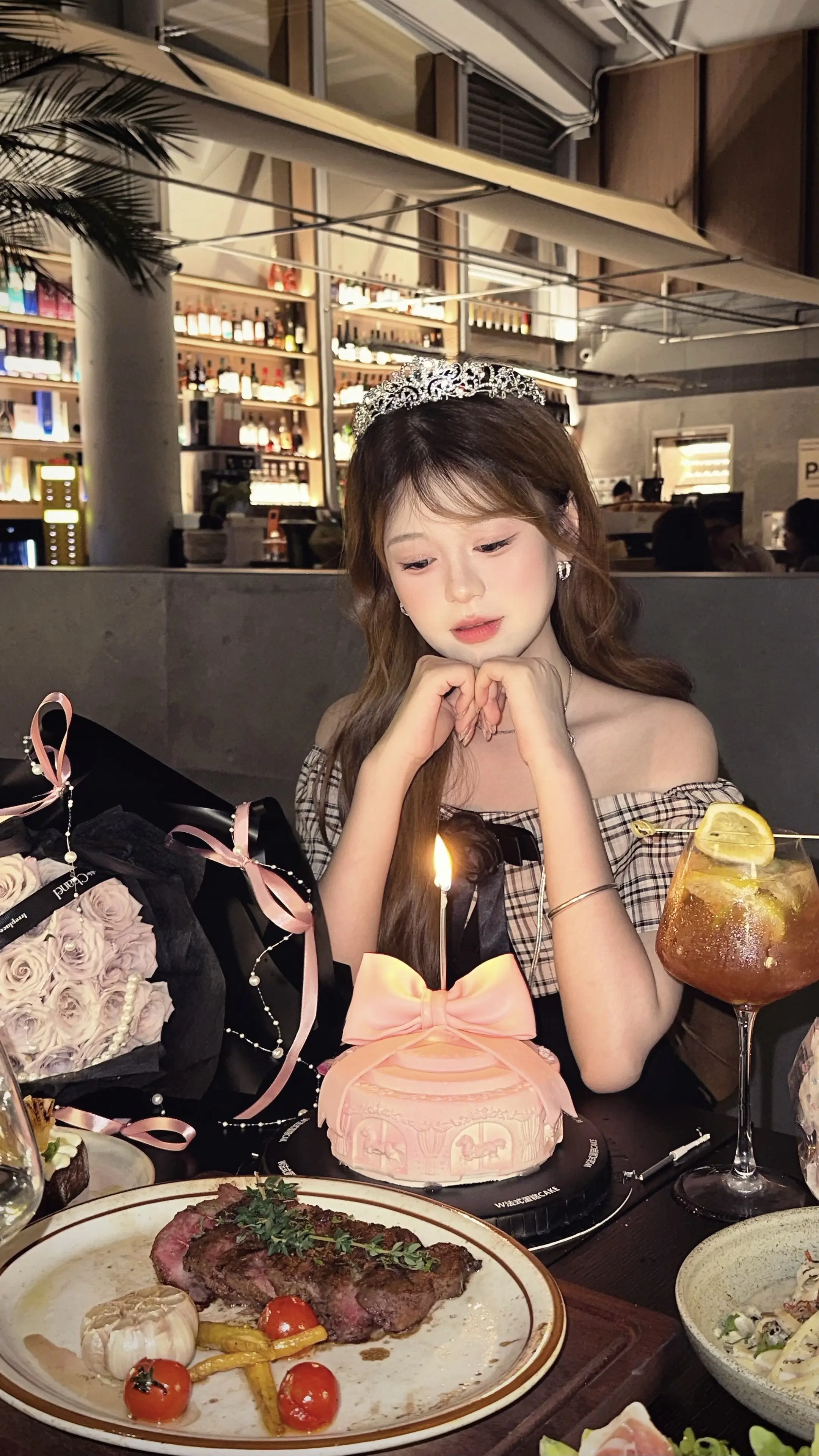 他们把二字开头的人生比作一扇任意门 无论要去哪钥匙都在我手里