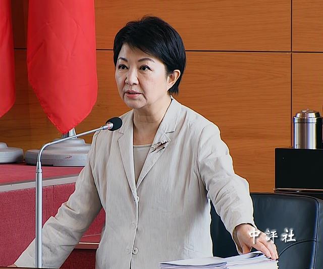 卢秀燕的狐狸尾巴藏都藏不住了！
 
日本熊本县地震，卢秀燕宣布捐款10万美金，速