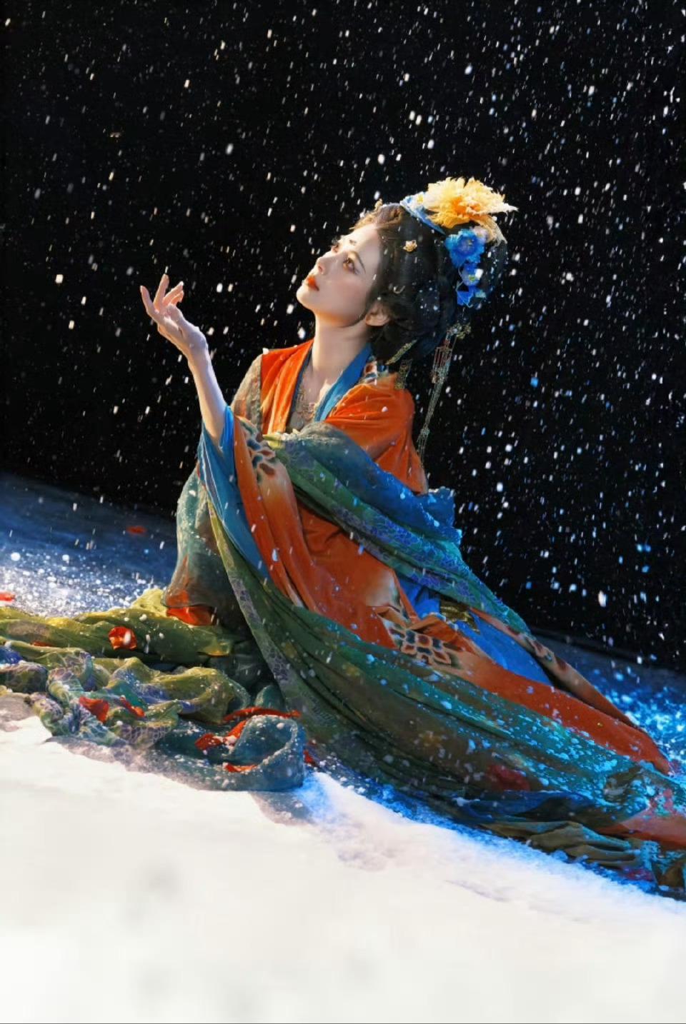 这个造型美成啥 好明艳好大气！