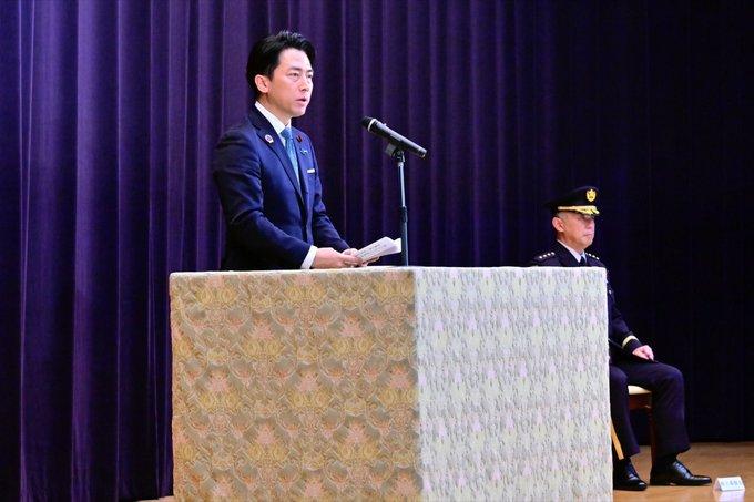 日本防卫大臣小泉进次郎：在陆上自卫队富士学校的训练下，在受过严格训练的队员的指导