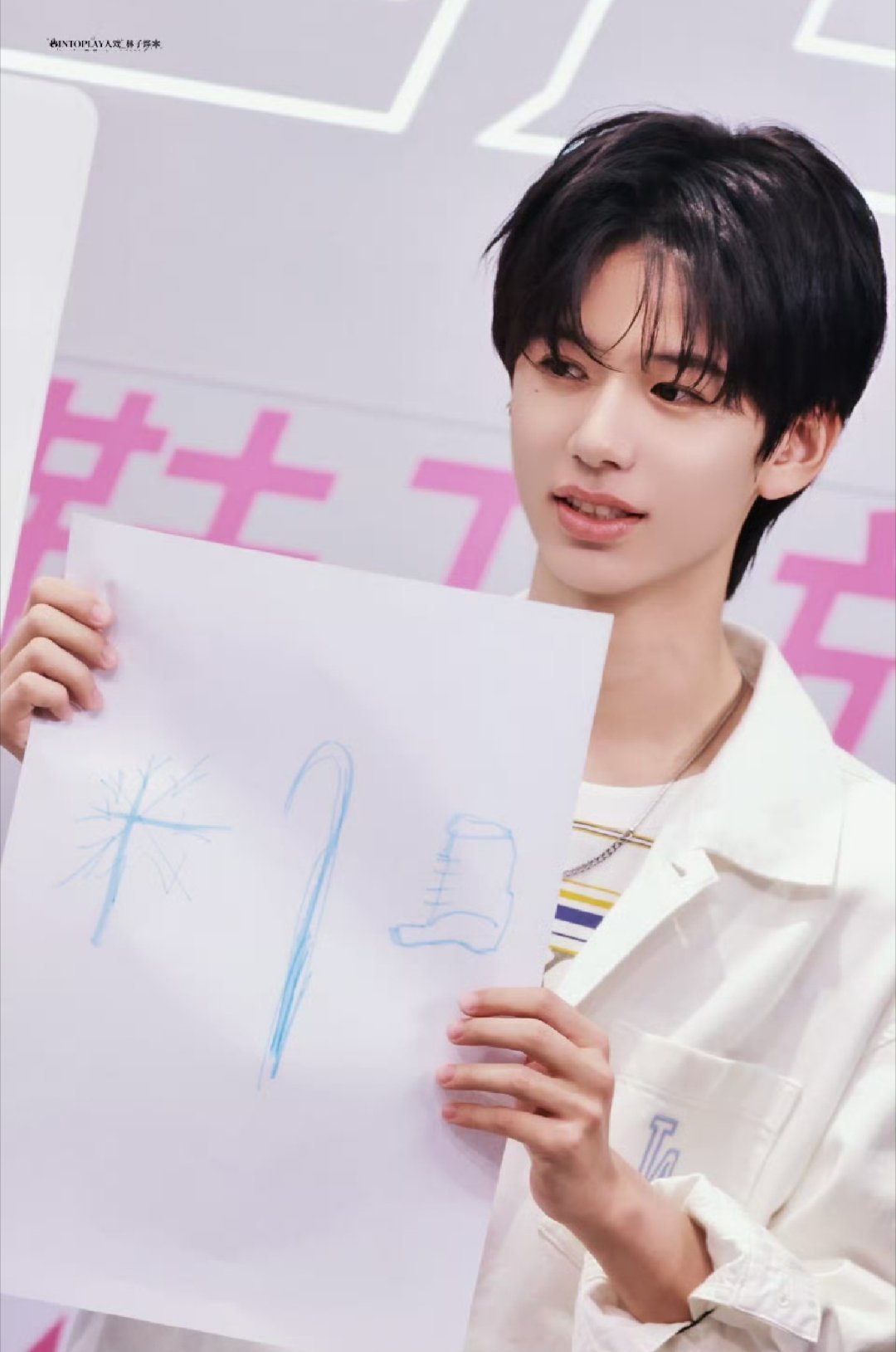 网友：张凌赫亲自生都生不出这么像的。 林子烨像张凌赫生的