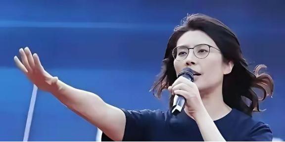 问郑丽文四个问题：一：郑成功收复台湾时，征求台湾当地人的意见了吗？二：康熙收复台