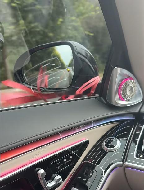 早上好兄弟们，今天好朋友结婚，挨得不远，老方就早起去给当婚车了，这个点才赶回公司