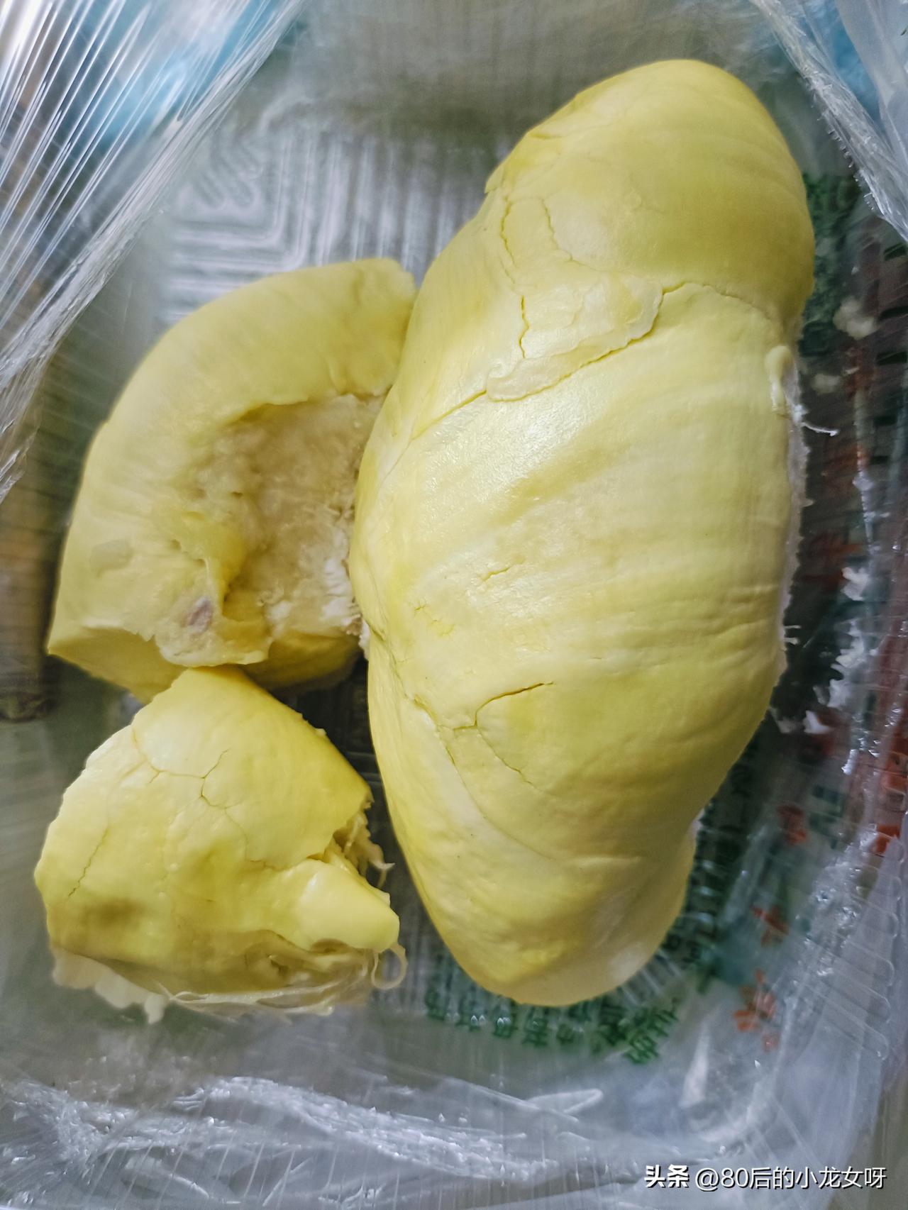 永远不要延迟幸福，此刻我才感觉到这个意义。想吃榴莲好几天了，现在买榴莲很便宜，我