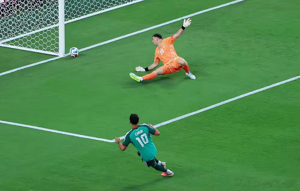 阿根廷3比0阿尔及利亚26赛季世界杯小组赛J组第1轮，阿根廷3-0战胜阿尔及利亚