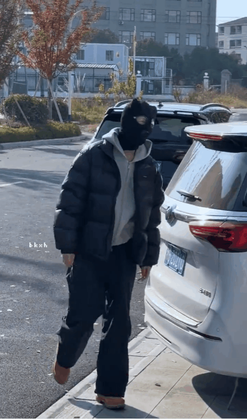 请问徐振轩到底还有多少这样抽象的帽子。。整活次次不一样！ 