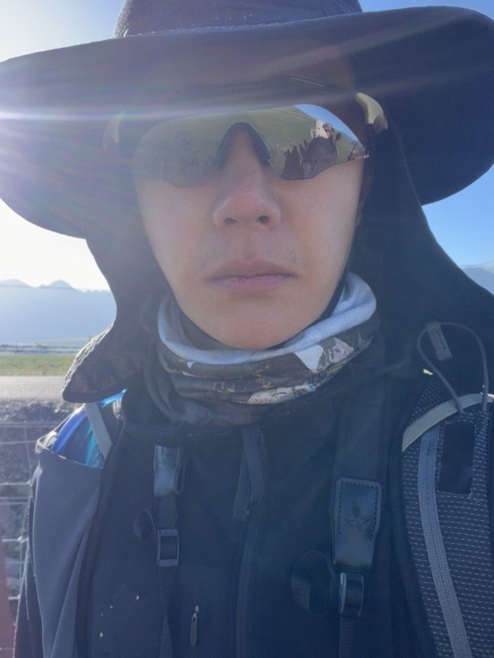 王一博ins素颜自拍王一博的脸晒伤了 男朋友在报备脸晒伤了[偷笑]女朋友表示：我