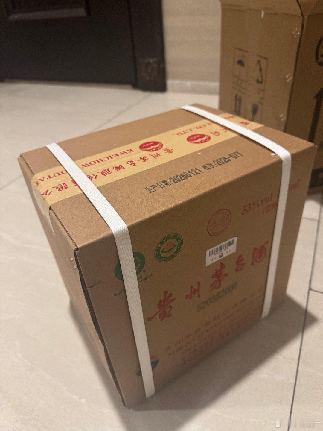 前两天抢的茅台已经到货了来广州的兄弟可以来喝了