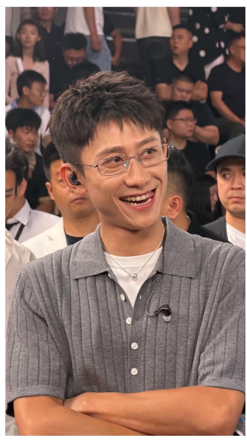 谁懂这笑容的含金量啊。