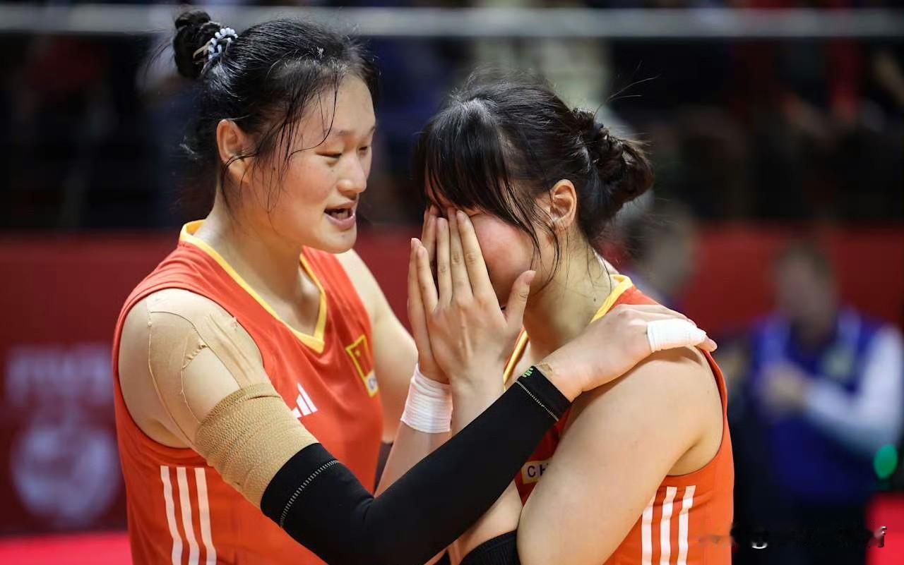 中国女排队员们哭得梨花带雨的[流泪][流泪][流泪]u21女排刚刚在第五名争夺中