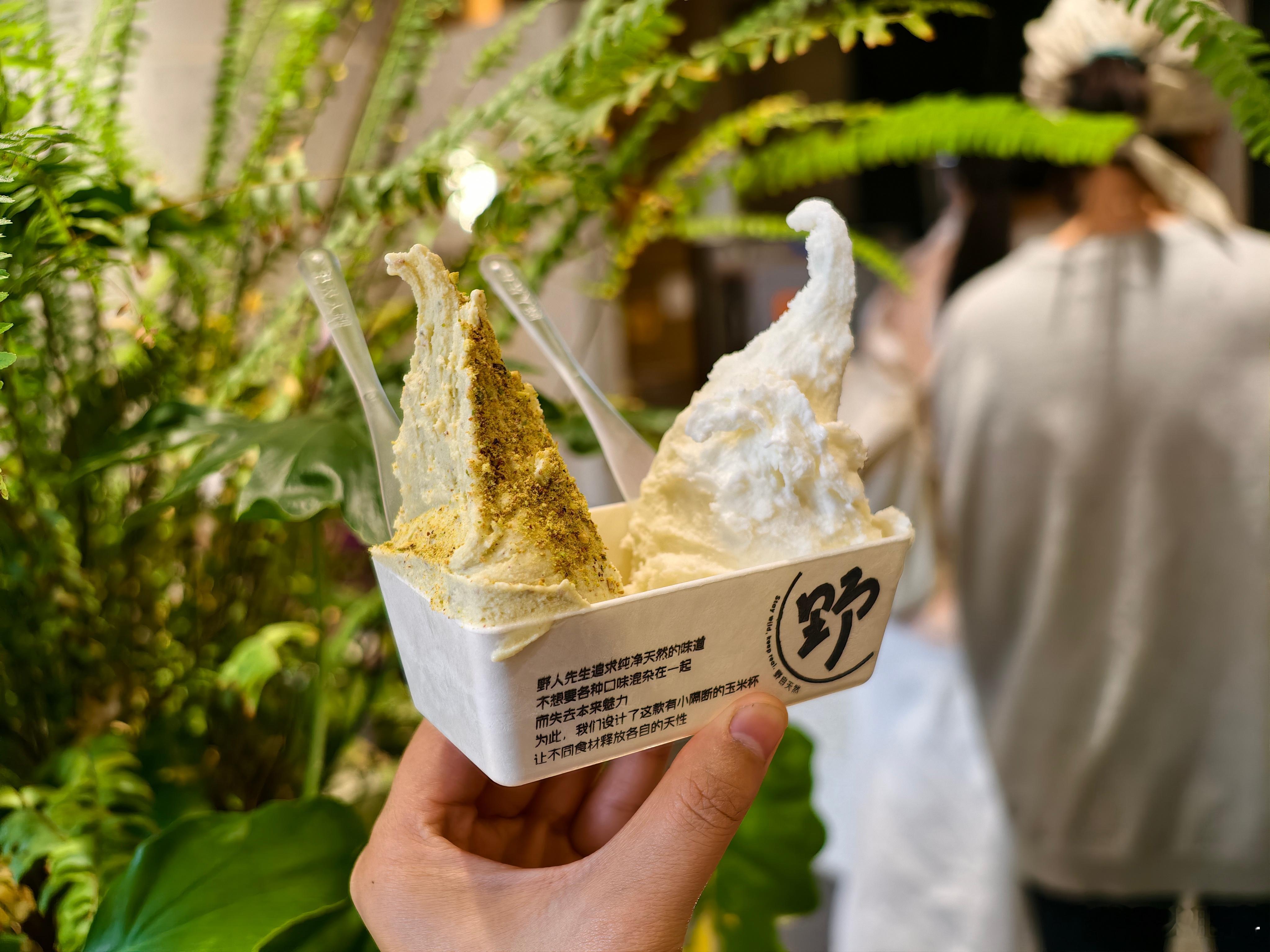 野人先生这个杯子到底能不能吃？越吃越像纸，我吃完了[苦涩] ​​​
