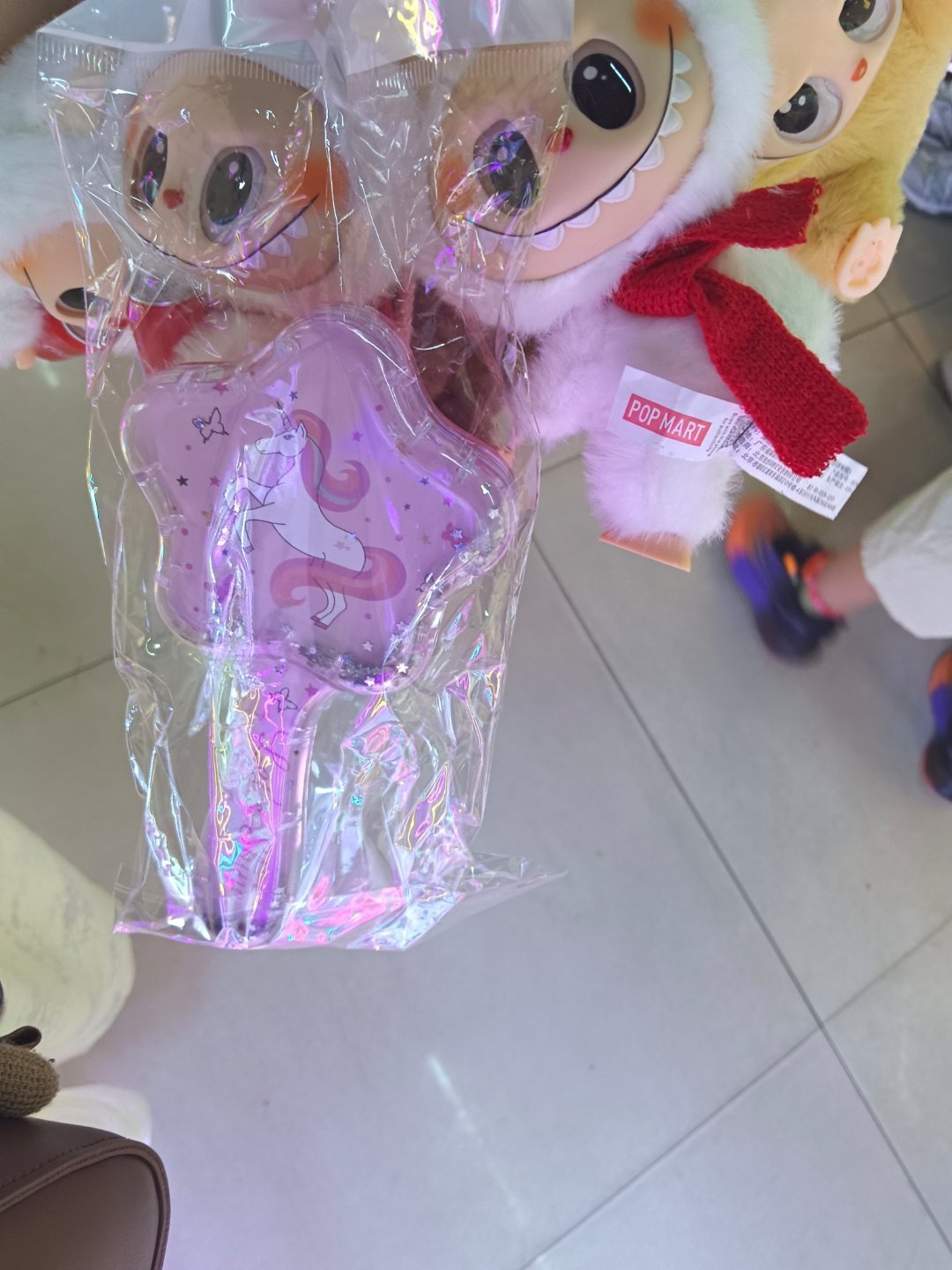 笑死姑娘抓了一堆盗版拉布布
