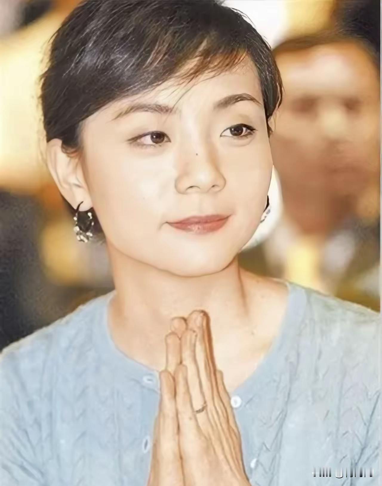 一母生九子，九子各不同。蒋孝严和夫人生了两女一男，他们的气质差别也大。大女儿高冷