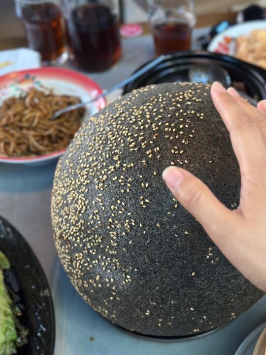 伦敦新中餐绝了！巨型黑金麻球，一口秒回国！