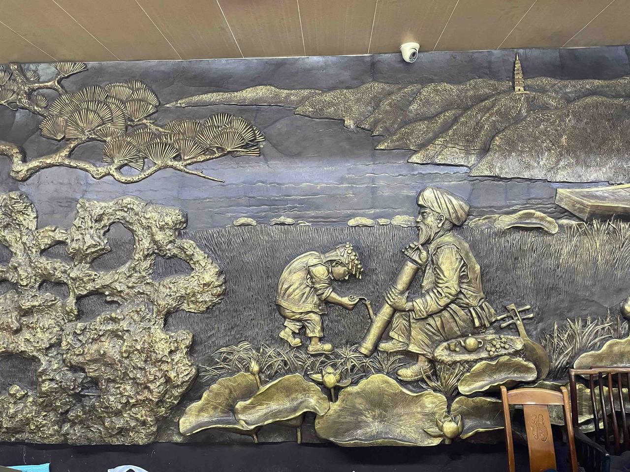 现在丘彪打新疆是毫不手软啊，能打多疼就打多疼。上个赛季就曾经在山东主场痛打新疆，